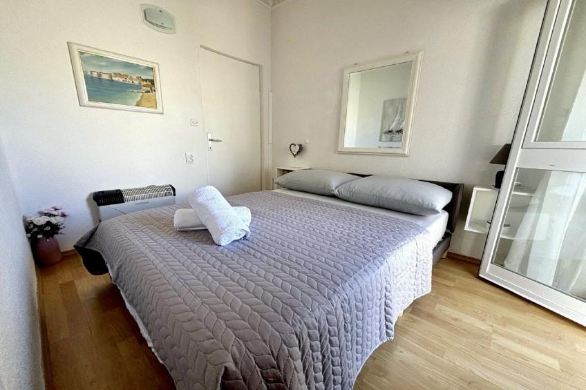 Indy's Beach Apartments -Two Bedroom Apartment with Balcony and Sea View - foto 35