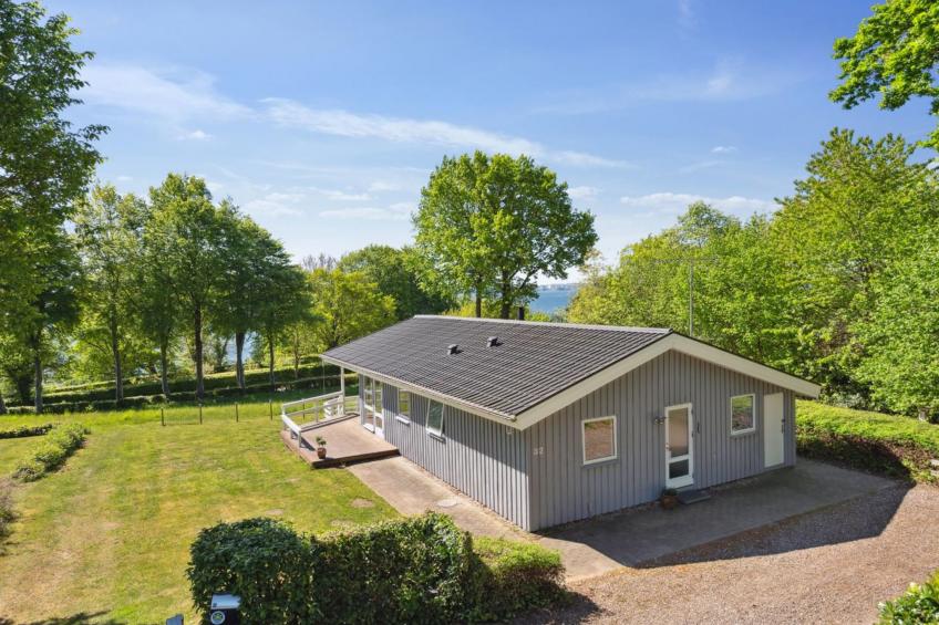 "Conradine" - 600m from the sea