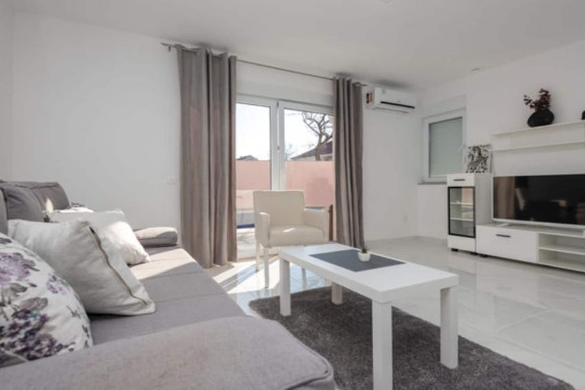 Charming Villa Nina with Pool - Four Bedroom Villa With Terrace and Swimming pool - foto 4