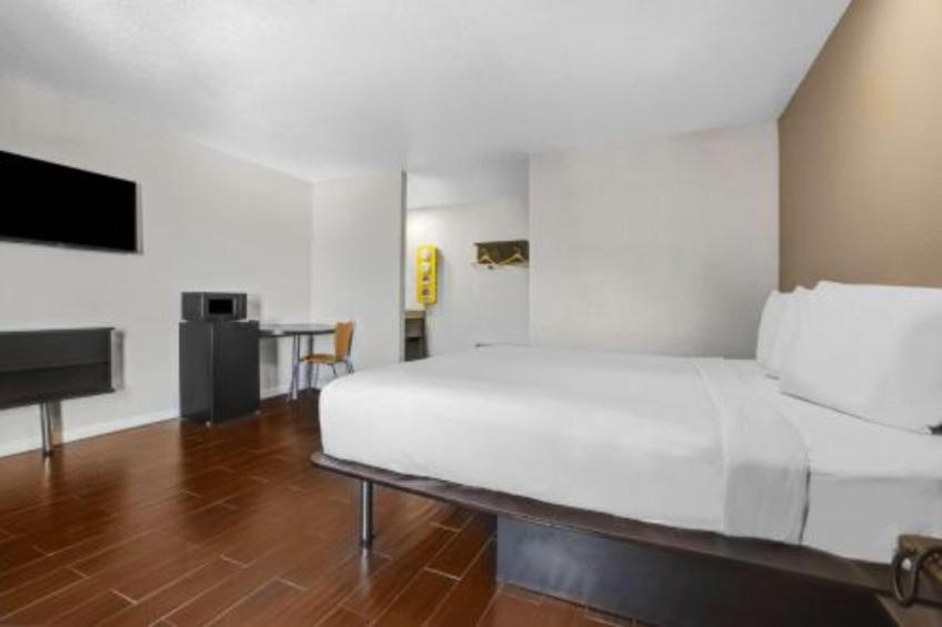 1 King Bed  Non-Smoking - foto 5