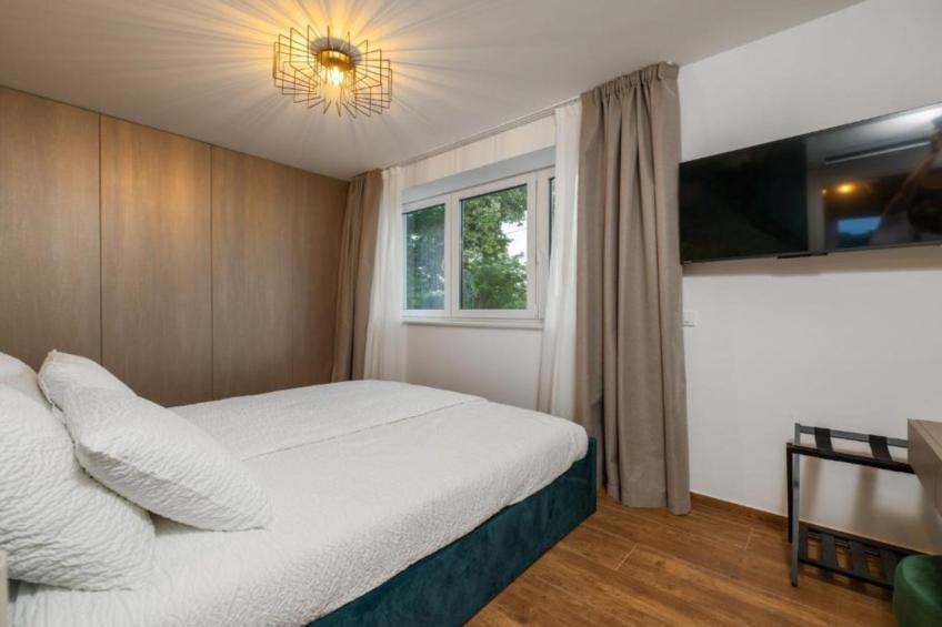 Apartments Villa Wood - Two Bedroom Apartment with terrace and pool view  ( W1 ) - foto 6