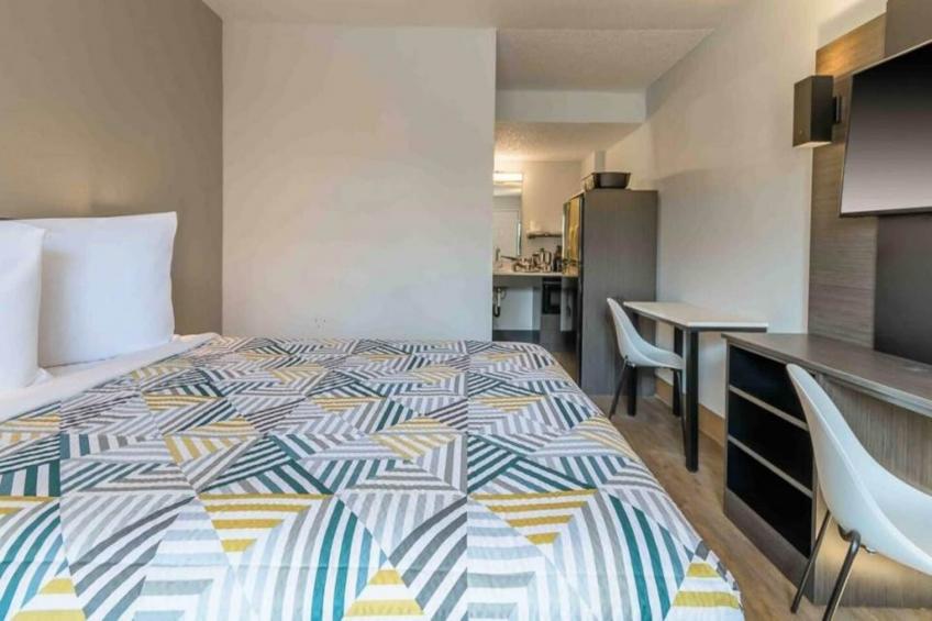 1 Full Bed  Non-Smoking Kitchen - foto 8