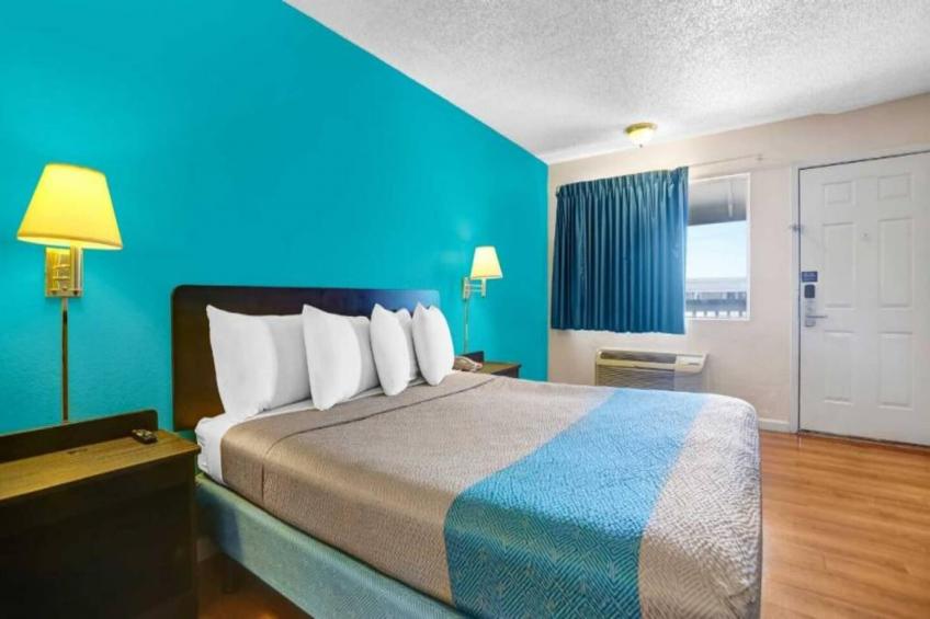 1 King Bed  Suite Non-Smoking - foto 11