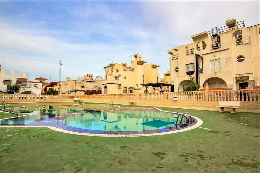 3BR Bungalow con terraza piscina y parking