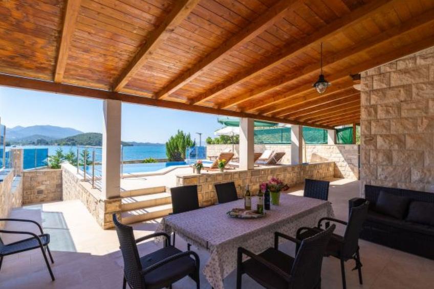 Beachfront Apartment house Hon with pool - foto 27