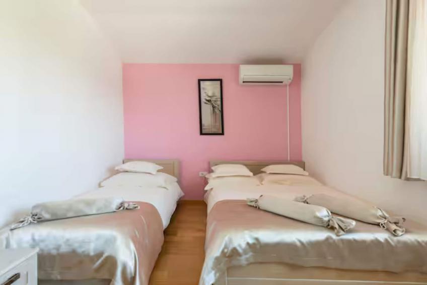 Villa Ana with Outdoor Pool, Sauna and Hot-Tub - Six Bedroom Villa with Outdoor Pool, Sauna and Hot-Tub - foto 13