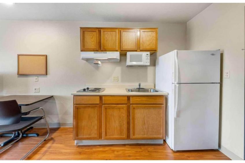 1 Full Bed | Smoking, Kitchen - foto 10