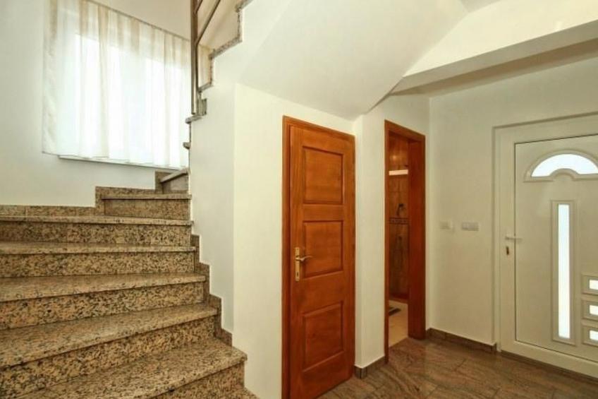 mit Pool, Terrasse und Parkplatz - foto 8