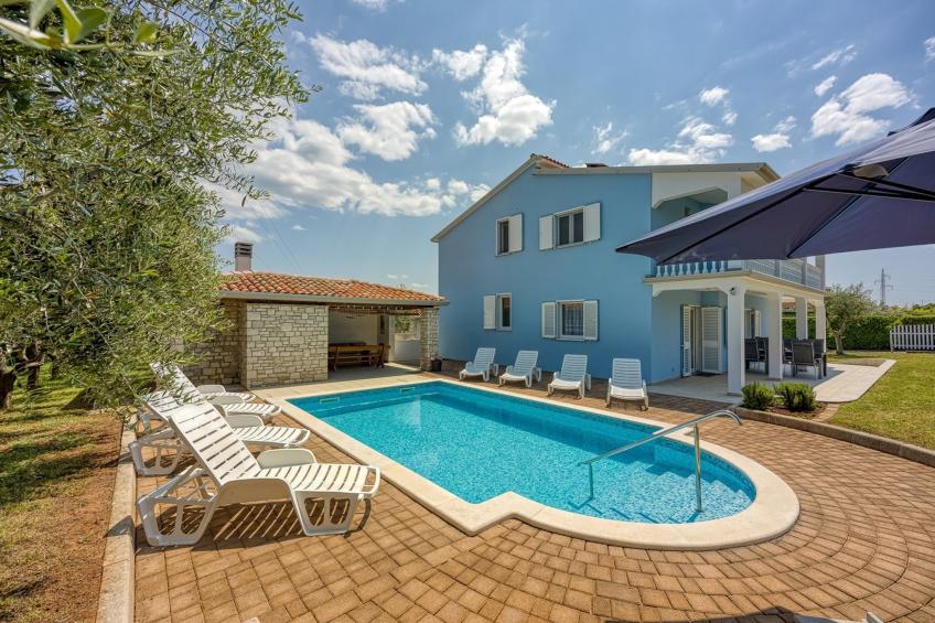 Villa with private pool and garden - BF-5G2JK