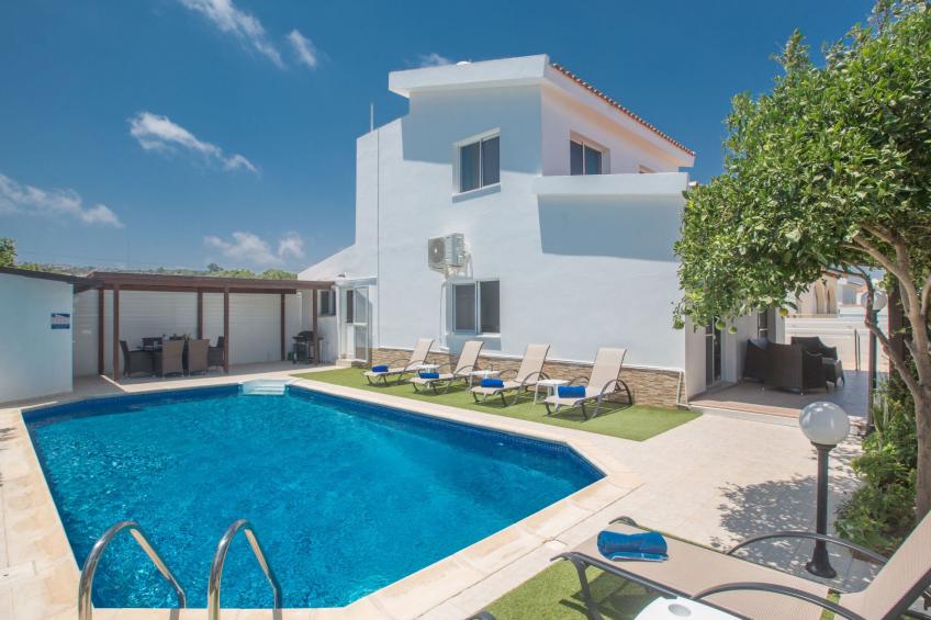 Geräumige Villa mit 3 Schlafzimmern und Pool in Protaras