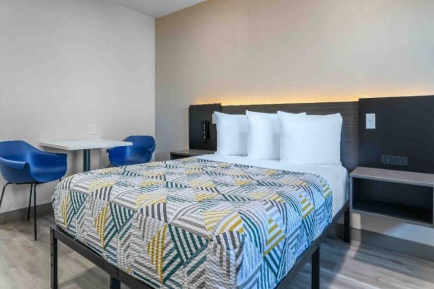 1 King Bed  Non-Smoking - foto 9