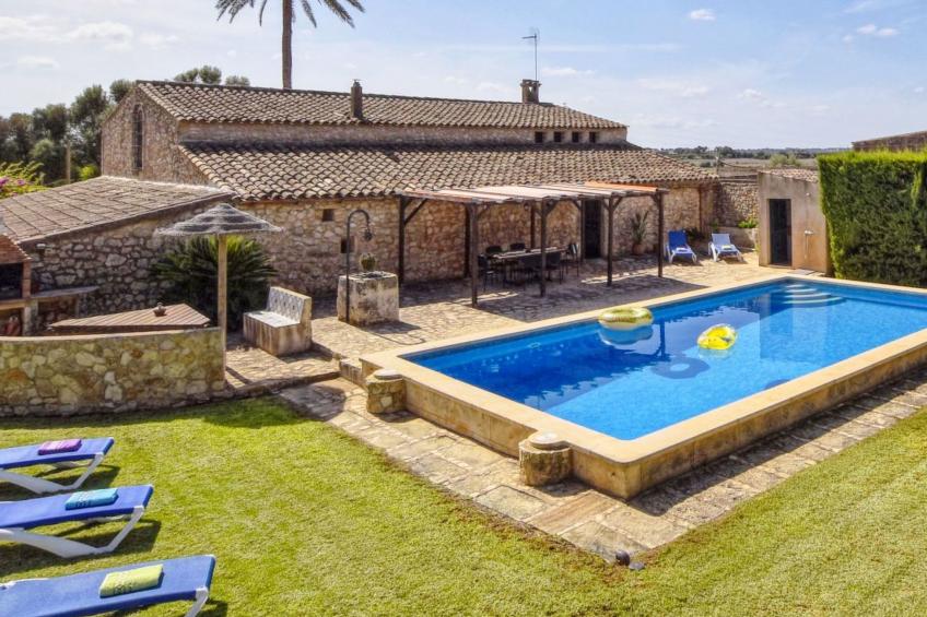Wunderschönes Ferienhaus in Vilafranca De Bonany mit Privatem Pool