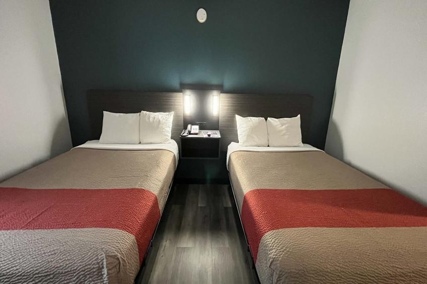 2 Full Beds  Non-Smoking Micfridge - foto 3