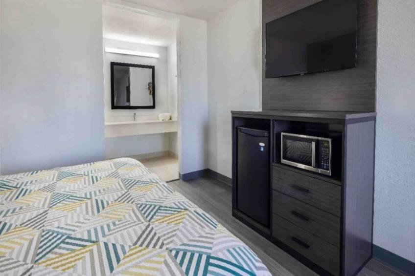 1 King Bed  Mobility Accessible Tub Nsmk - foto 10