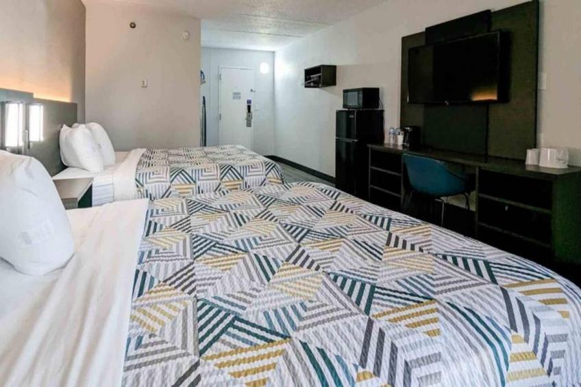 2 Full Beds  ADA/RI Shower/Premium/Micfridge - foto 10