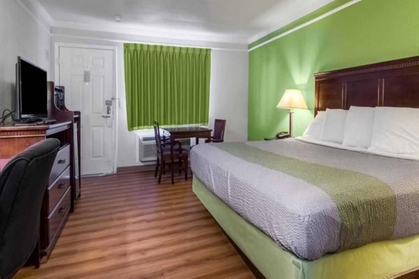 1 King Bed  Smoking - foto 10
