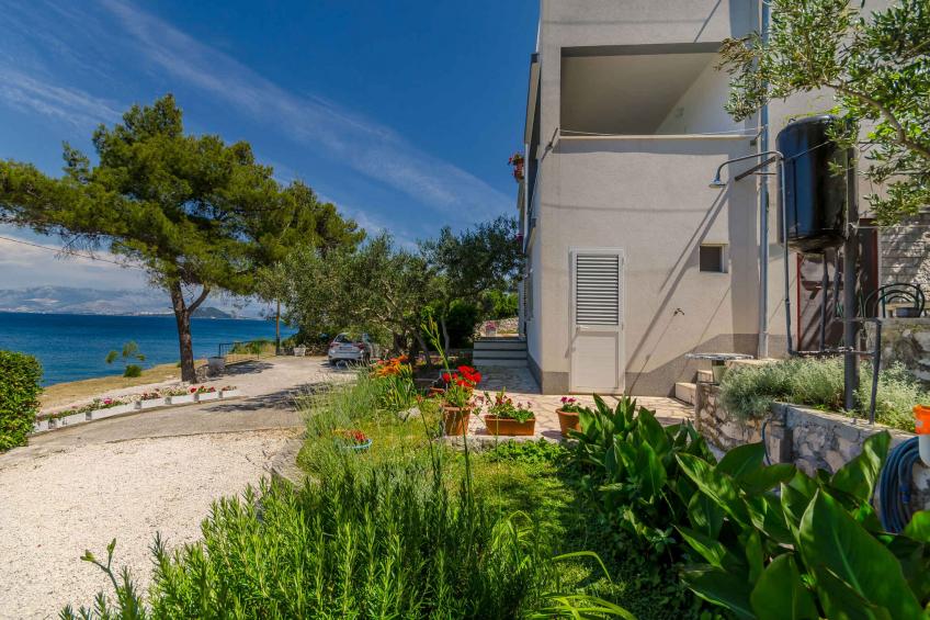 Holiday apartment with air conditioning, balcony and sea view in Slatine - BF-9GZB3