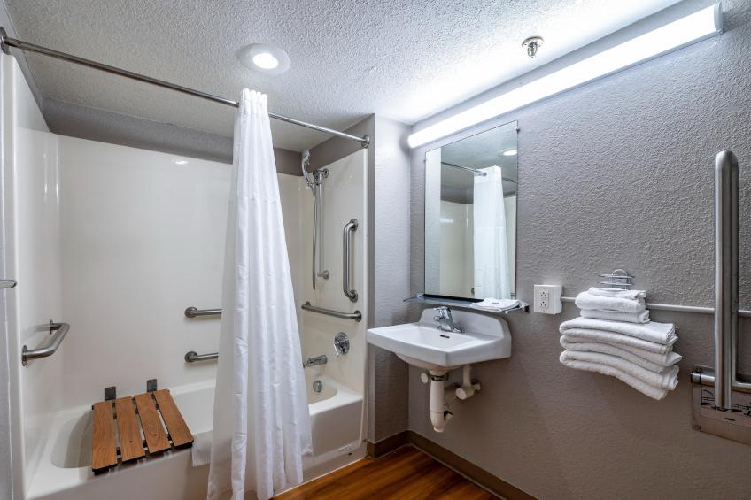 1 King Bed  Mobility Accessible Tub Nsmk - foto 6