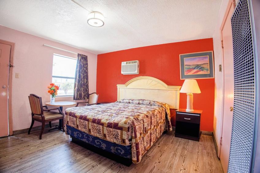 1 Queen Bed & 2 Twin Beds Non-Smoking - foto 19