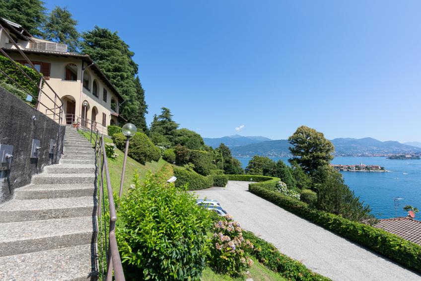 Pandora Lake View Stresa
