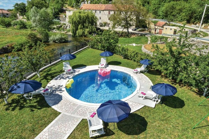 Serene Villa with Pool, BBQ, and Authentic Tavern Surrounded by Nature - Five Bedroom Holiday Home - foto 22