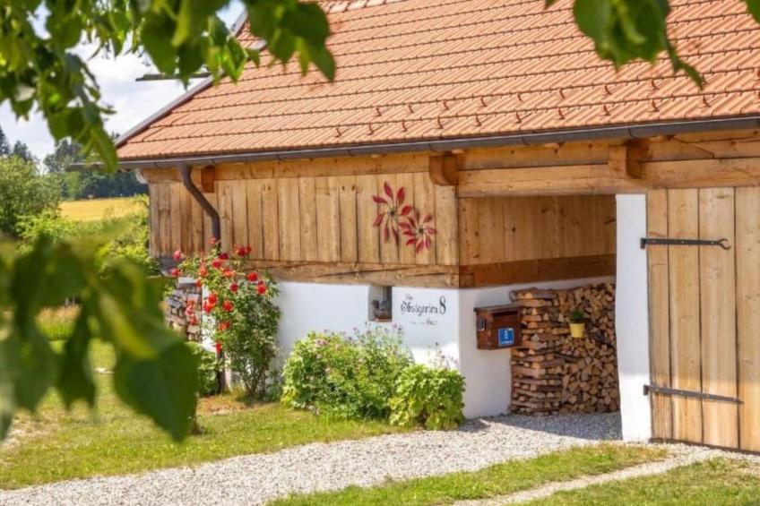 mit Blick auf das Wasser