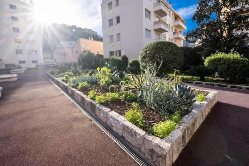 06b - Beau 2 Pièces Rénové Avec Terrasse Vue Mer - foto 26