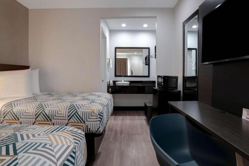 2 Queen Beds  Non-Smoking Micfridge - foto 5