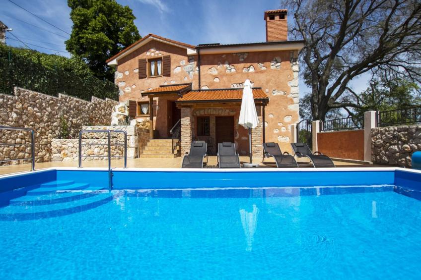 Geräumiges Ferienhaus in Brseč mit Privatem Pool