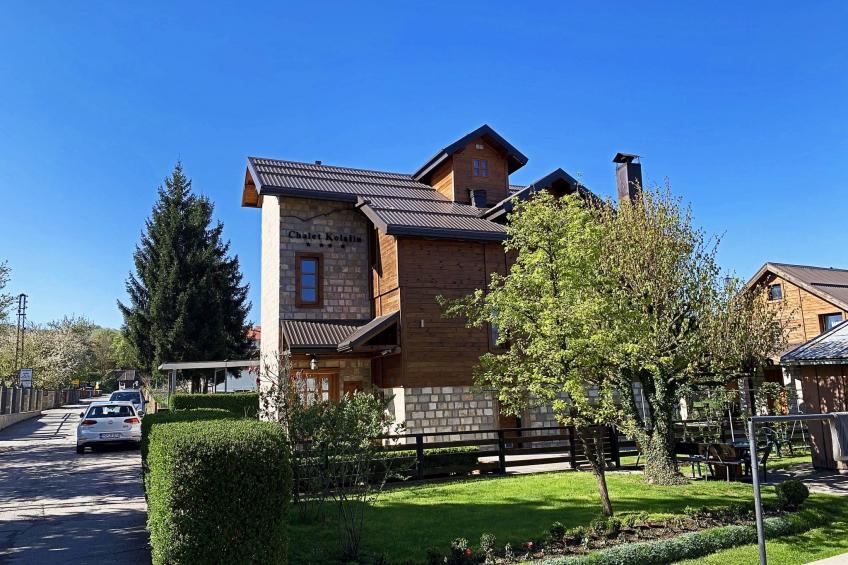 Die Ski-Suite hat ein Schlafzimmer und ein kleines Wohnzimmer ohne Küche. - foto 29