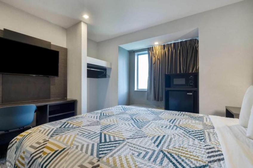 1 Queen Bed  Mob Acc RI Shwr Nsmk Micfridg - foto 2