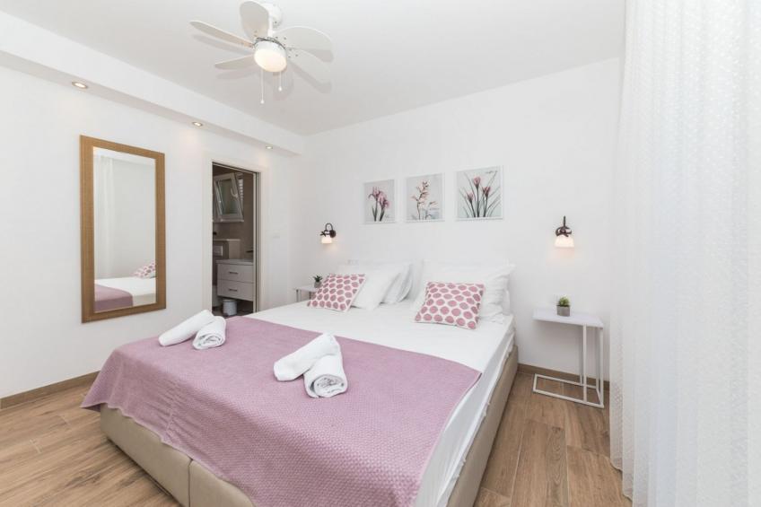 Scenic Elegant Trogir Villa with Pool - Five Bedroom Villa - foto 40