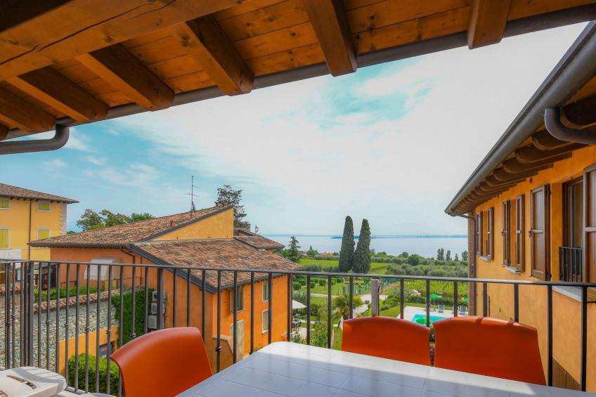 Wohnung mit Balkon, Garten und Seeblick - foto 6