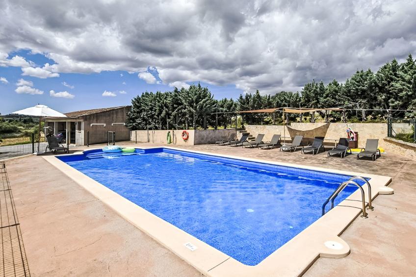 Finca mit großem eingezäunten Pool und Klimaanlage. - foto 9