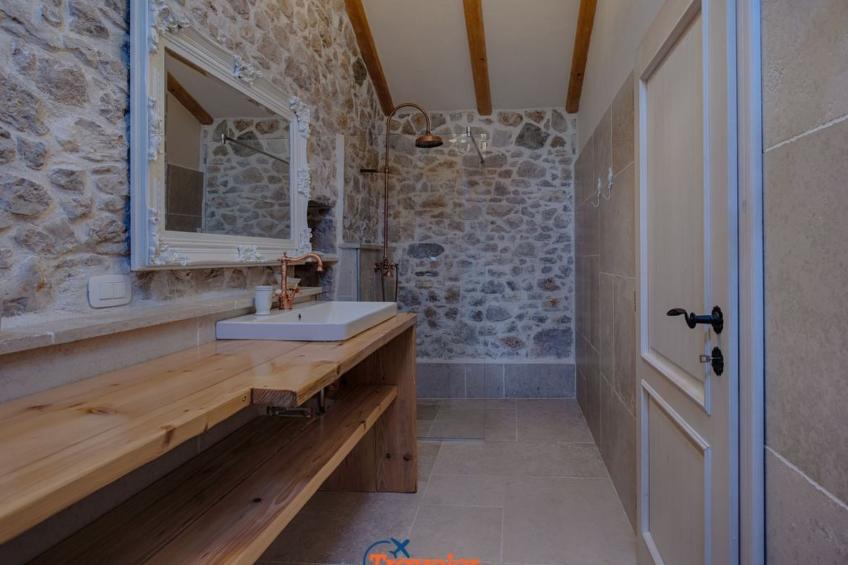 Schöne Steinvilla mit beheiztem Pool und Sauna - foto 49