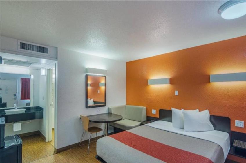 1 QUEEN BED  NON-SMOKING - foto 7