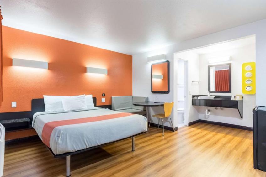 1 QUEEN BED  NON-SMOKING MINI FRIDGE - foto 16