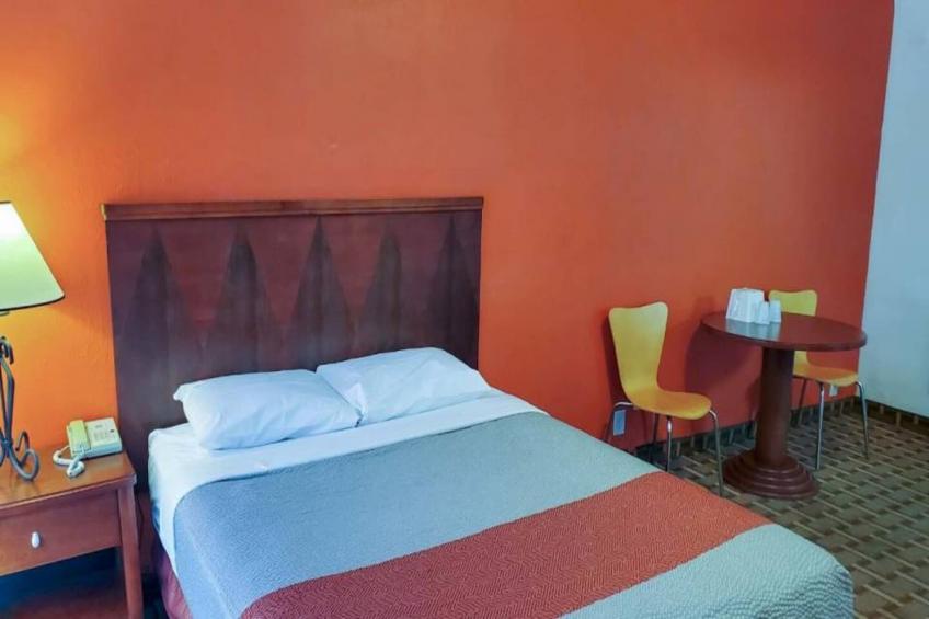 1 King Bed  Non-Smoking Micfridge - foto 5