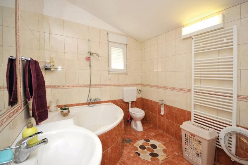 Chic and Stylish Kastel Novi Apartment with Pool - Five Bedroom Apartment With Pool - foto 10