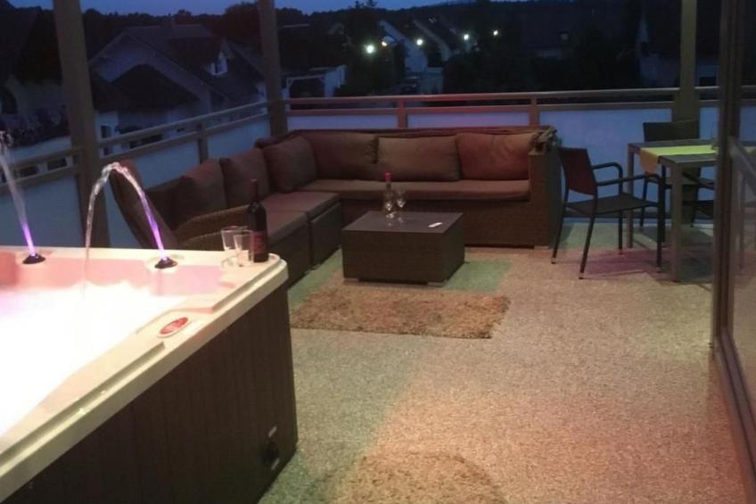 in Heselbach mit Grill, Whirlpool und Garten - foto 10