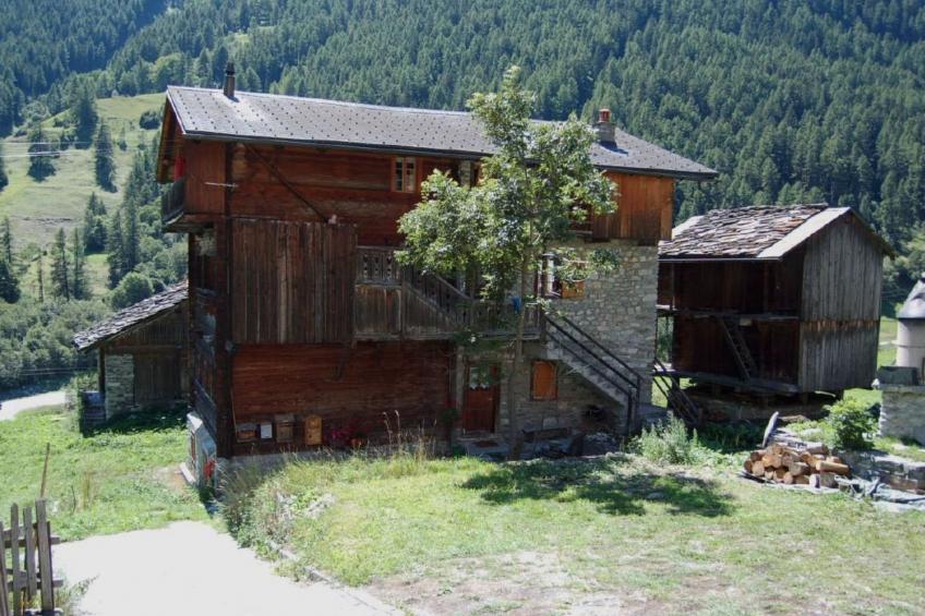 "Base Camp Evolène"