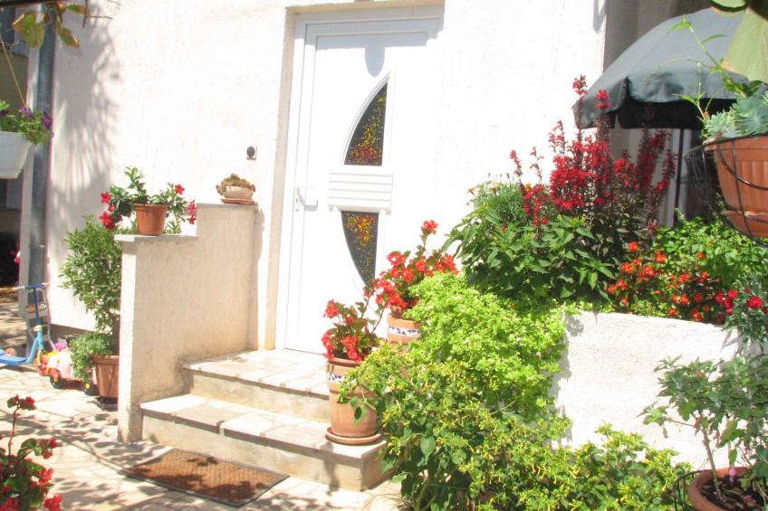 Holiday apartment with beautiful garden - BF-TRHJ - foto 3