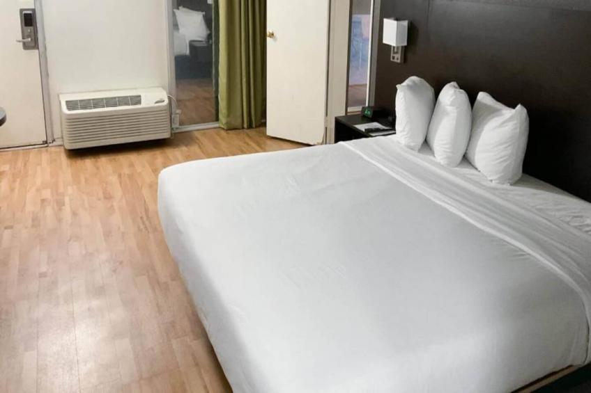 1 King Bed  Smoking Kitchen - foto 7
