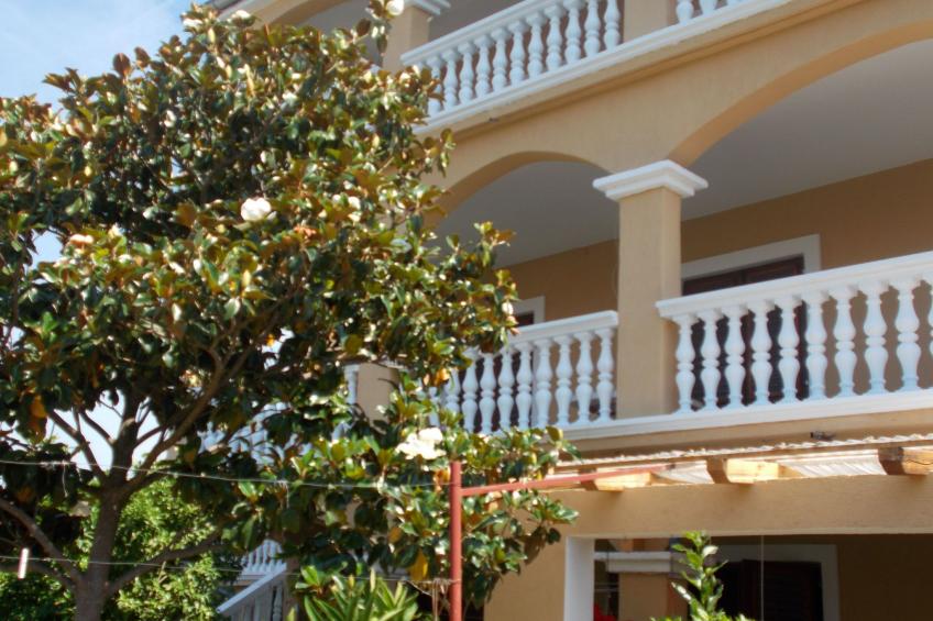 Ruhige Ferienwohnung mit Terrasse und Garten