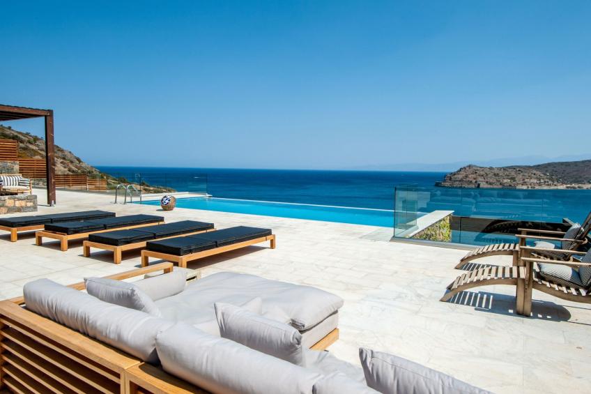 "Villa Dimitra" mit Infinity Pool