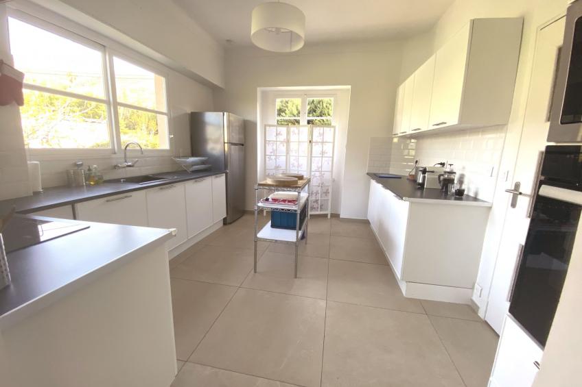 Geräumige und elegante Villa mit großem Garten, Swimmingpool und 3 Schlafzimmer - foto 20