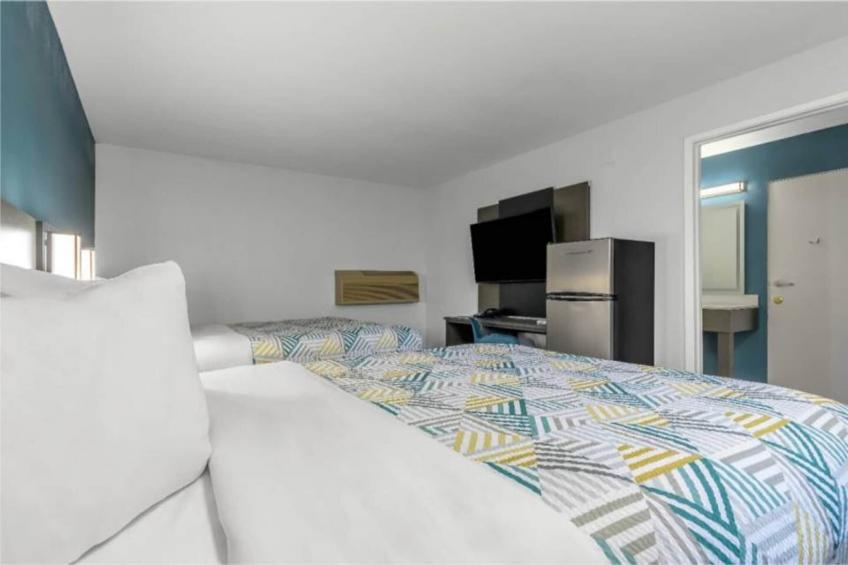 2 Queen Beds  Non-Smoking Micfridge - foto 7