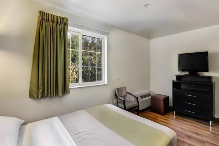 1 QUEEN BED  NON-SMOKING - foto 17