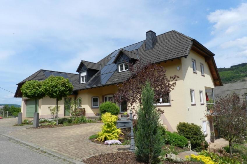 Schöne Ferienwohnung mit Terrasse und Moselblick