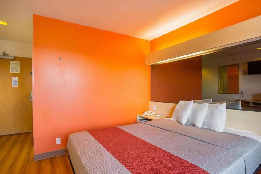 1 Queen Bed  Non-Smoking - foto 11